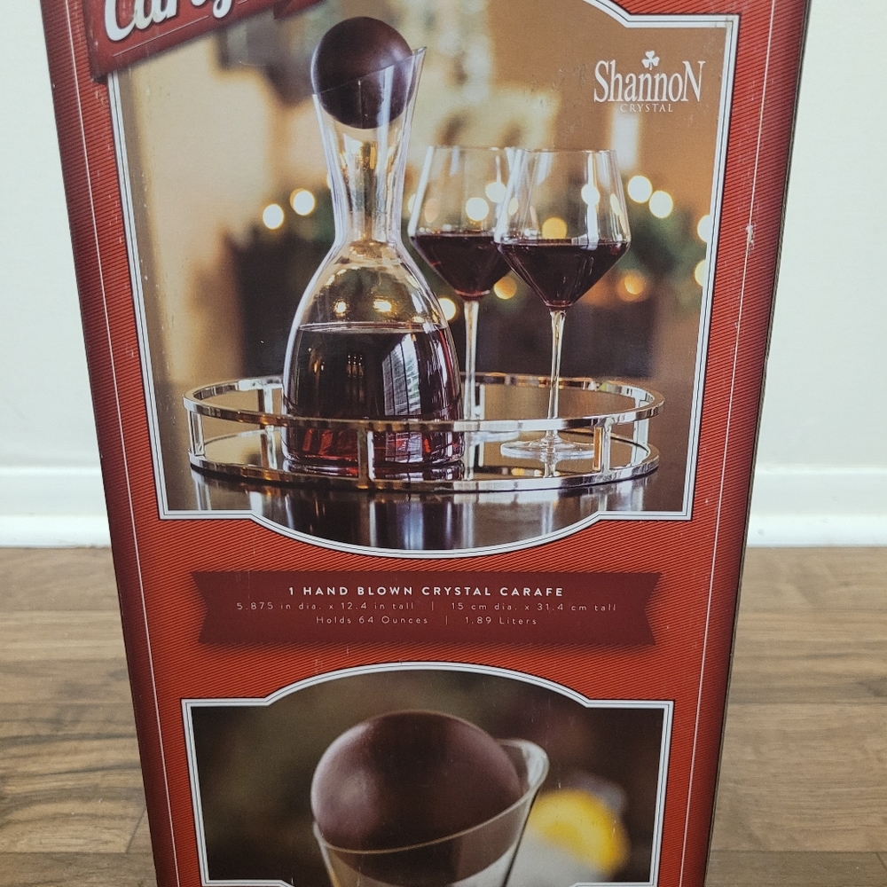 64oz Crystal Carafe Decanter /Wooden Sphere Stopper - Picture 3 of 4
